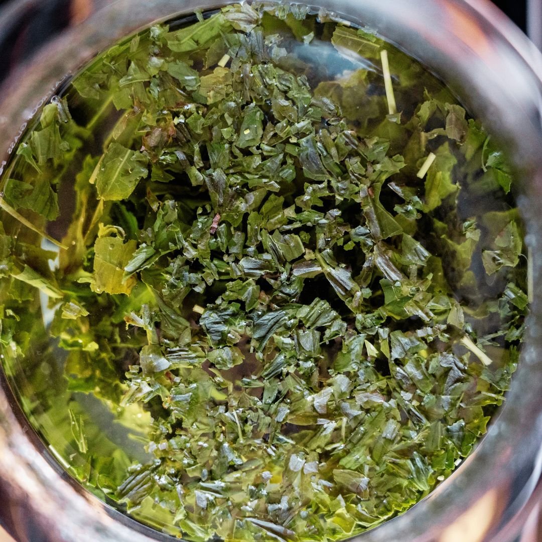 Jak parzyć herbatę? Temperatura, czas i ilość suszu - LEAF LITURGY